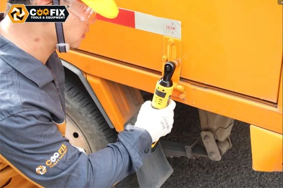COOFIX cordless ratchet wrench used for vehicle maintenance